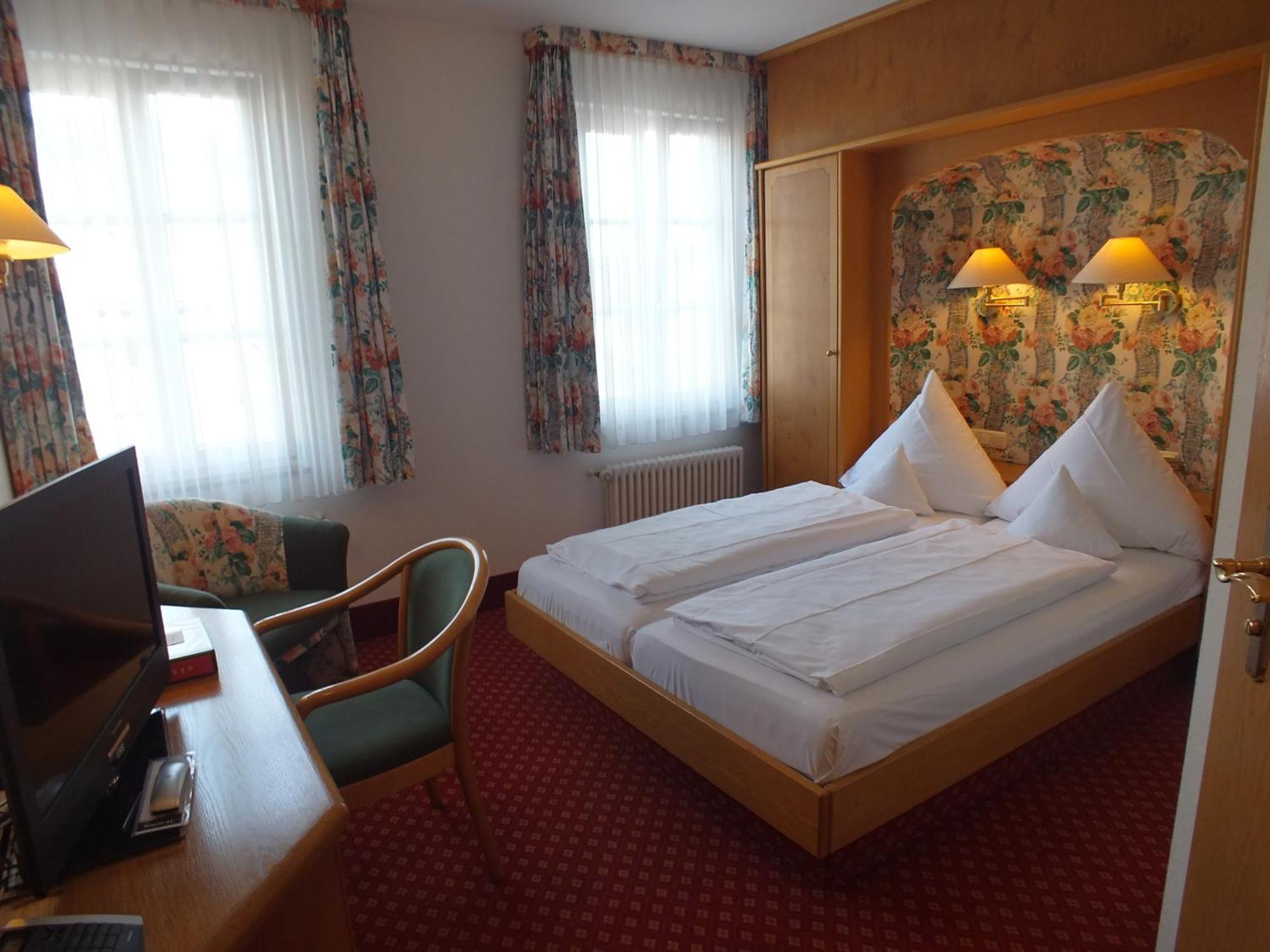 Hotel-Gasthof Zum Weyssen Roessle Шильтах Номер фото