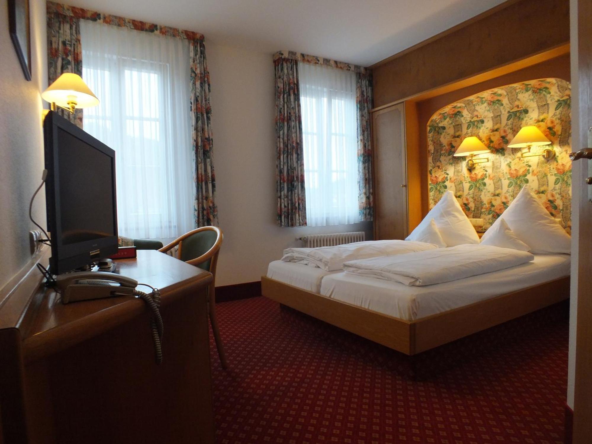 Hotel-Gasthof Zum Weyssen Roessle Шильтах Номер фото