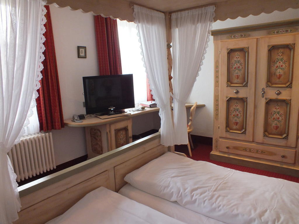 Hotel-Gasthof Zum Weyssen Roessle Шильтах Номер фото