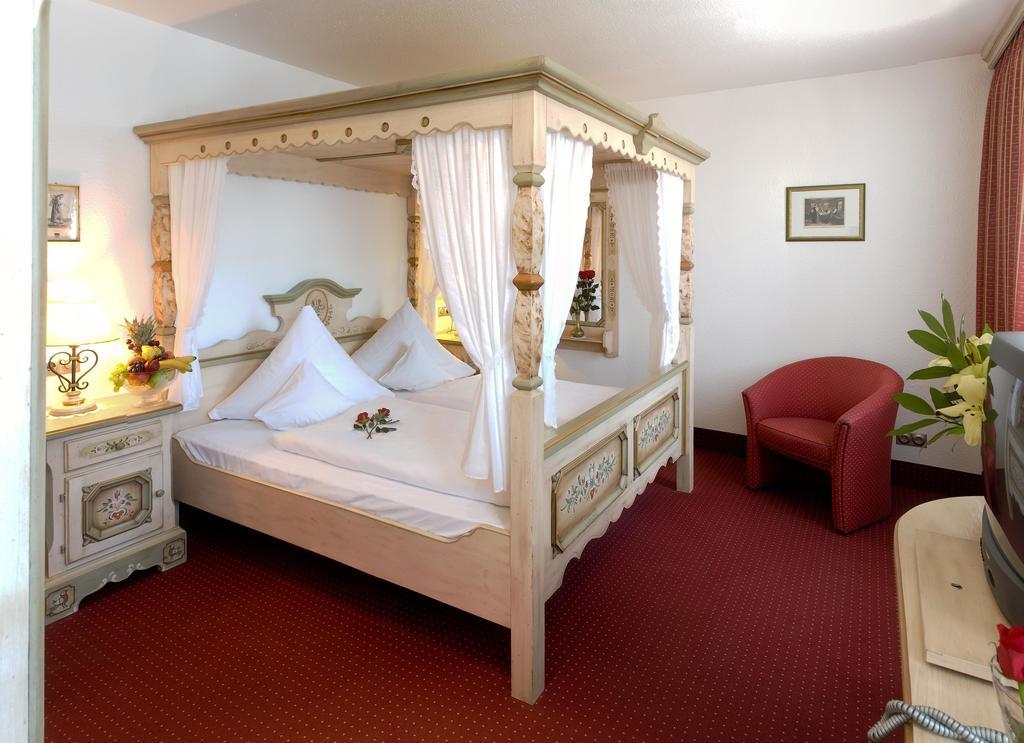 Hotel-Gasthof Zum Weyssen Roessle Шильтах Номер фото