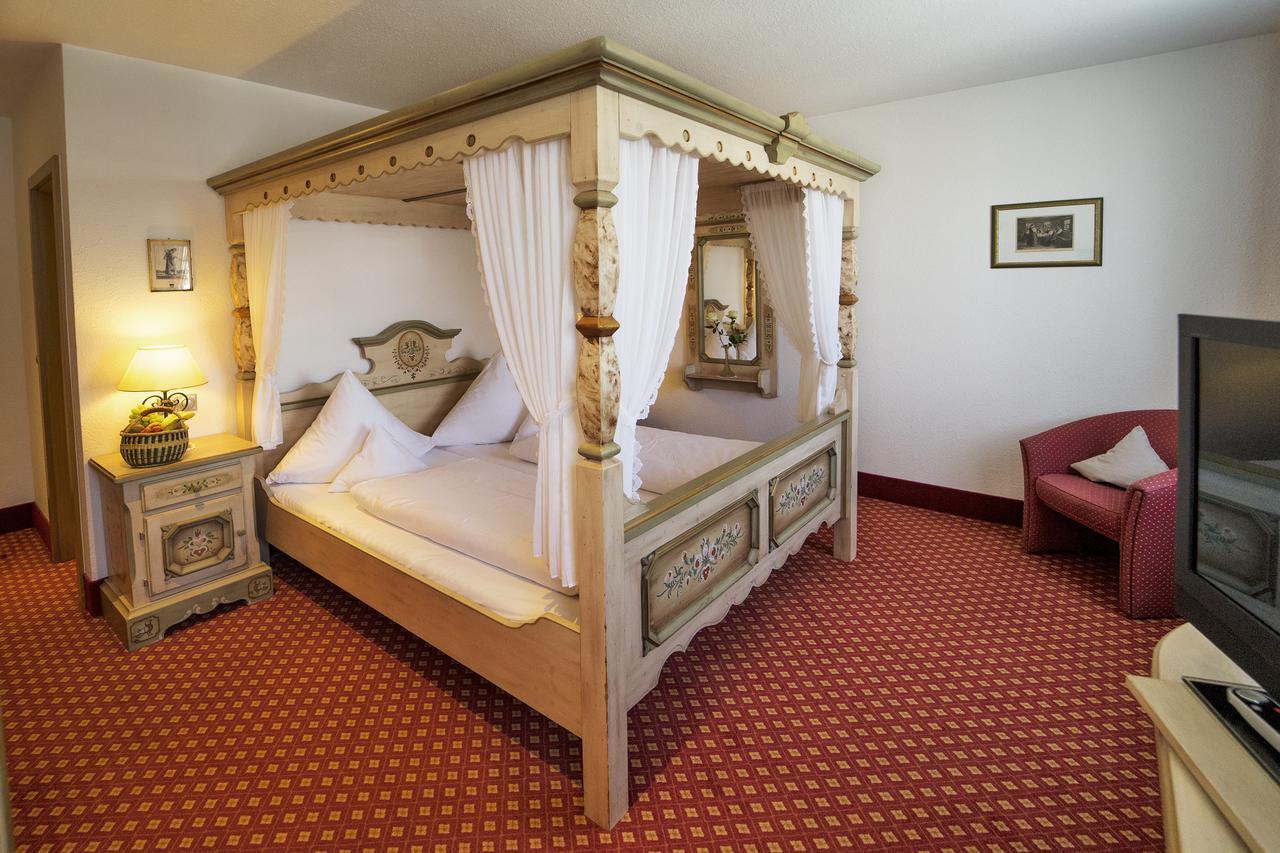 Hotel-Gasthof Zum Weyssen Roessle Шильтах Екстер'єр фото