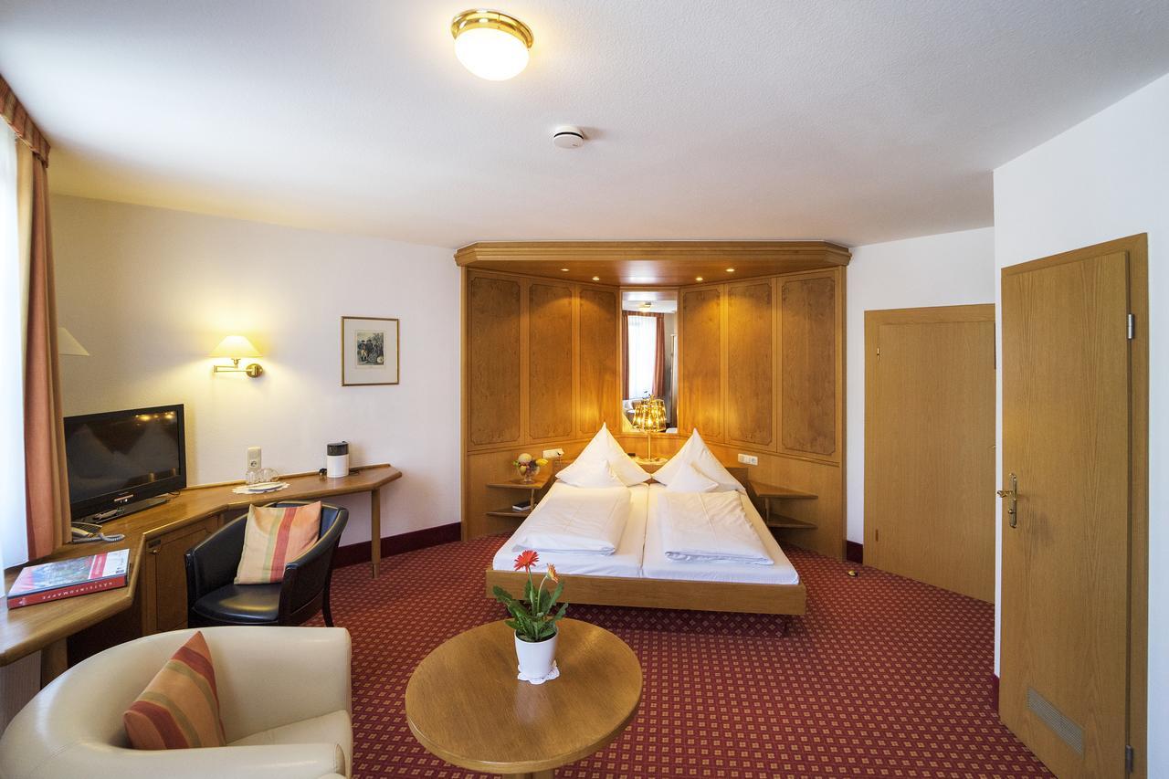 Hotel-Gasthof Zum Weyssen Roessle Шильтах Екстер'єр фото